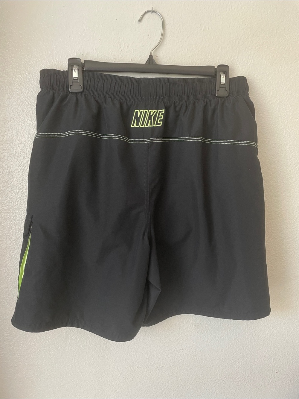 Vintage Nike Swim Cargo Shorts Black Size L with embroidered logo - Picture 3 of 5